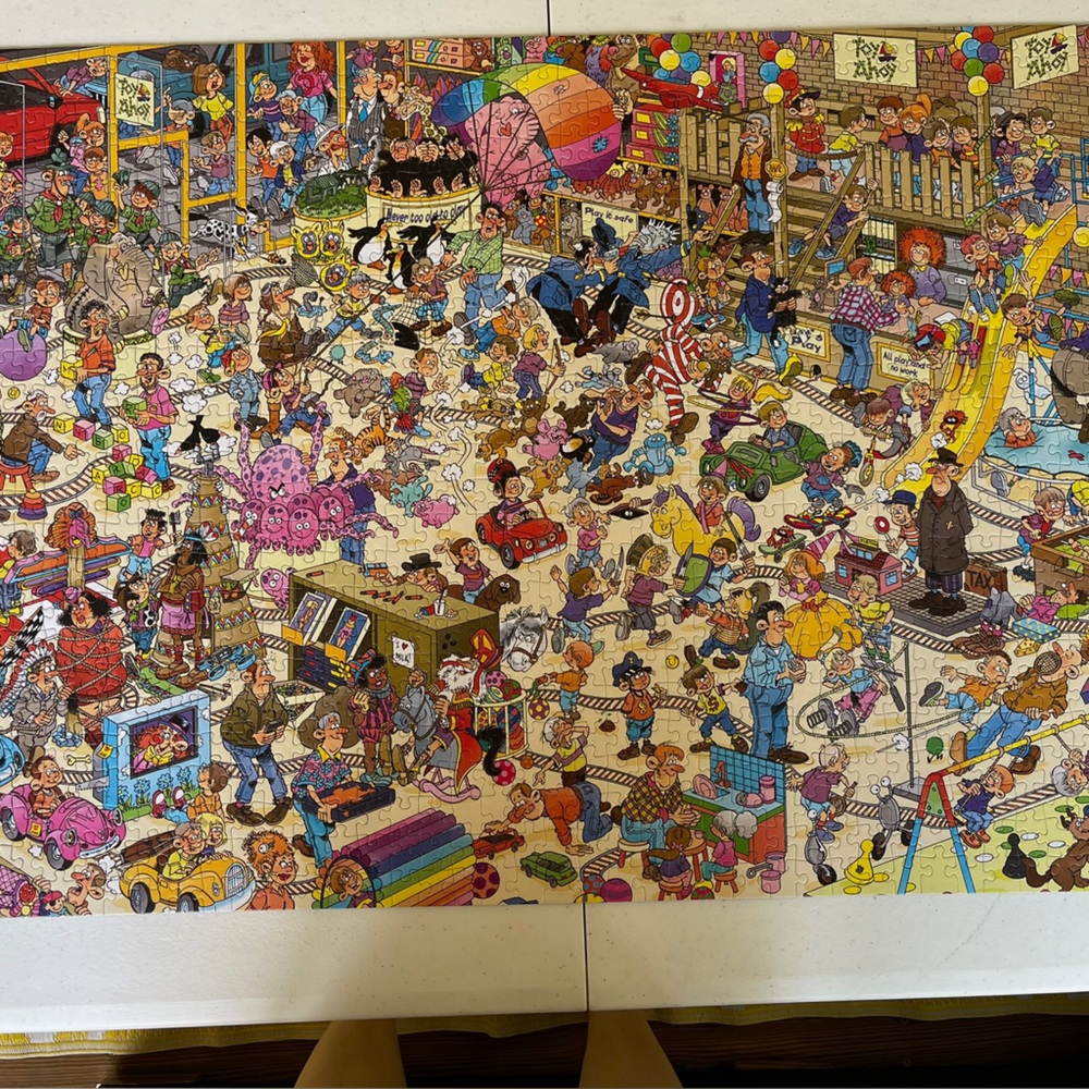Jan van Haasteren 1000+ Comic Puzzle - The Toy Shop - Picture 3 of 3